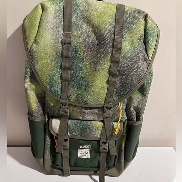 Authentic Herschel x Disney backpack NWT - Picture 10 of 10